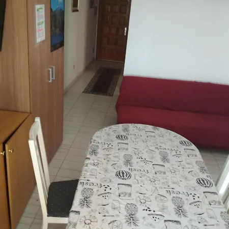 Avenus 25, Puerto De Santiago